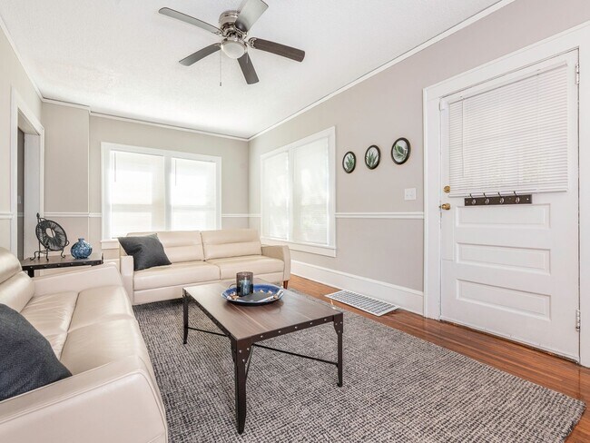 Foto del edificio - Lovely Two Story, 3 Bedrooms, 2 Bath Home