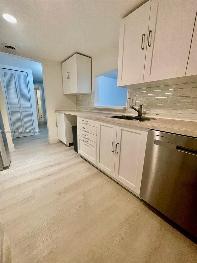 Foto principal - 4344 NW 9th Ave