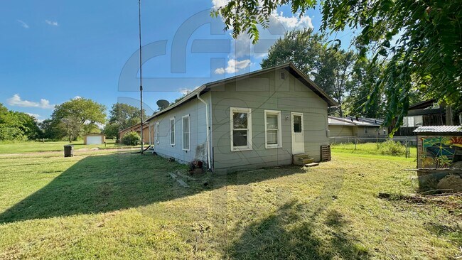 Building Photo - 410 E Taylor Ave