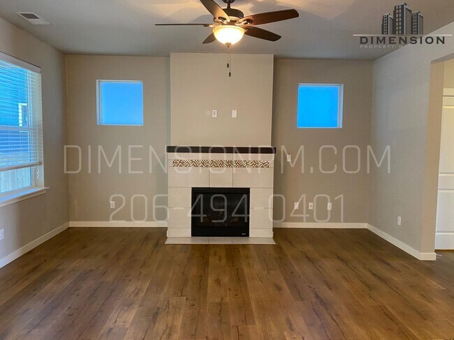Foto del edificio - Spacious 4 Bed, 2.5 Bath Home with Garage ...
