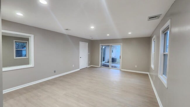 Photo - 2 Hazelwood Cir House