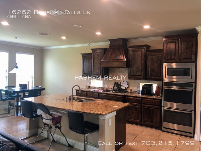 Foto del edificio - 16262 Bedford Falls Ln