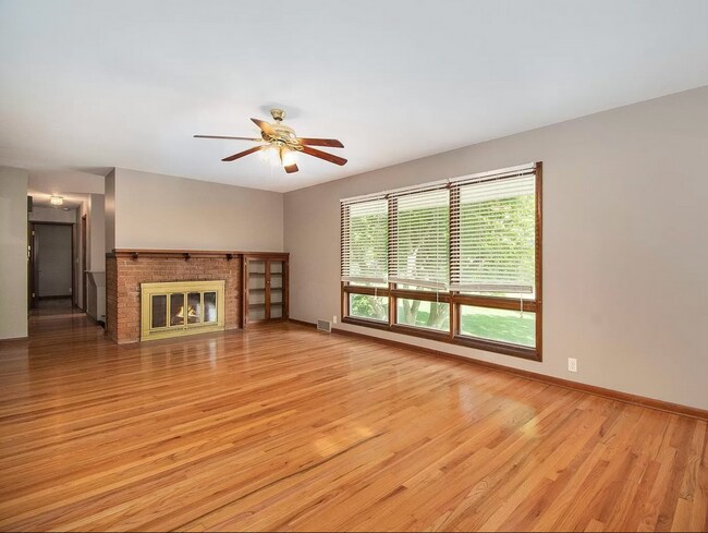 Building Photo - Close To Interstate & 4th Non-Conforming B...