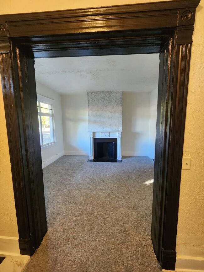 Building Photo - 2186 E 89th St