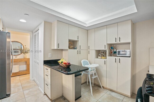 Foto del edificio - 3200 Port Royale Dr N