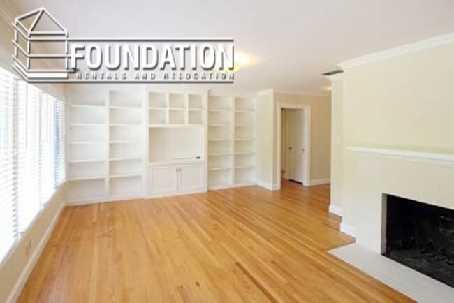 Foto del edificio - 124 Hilldale Dr