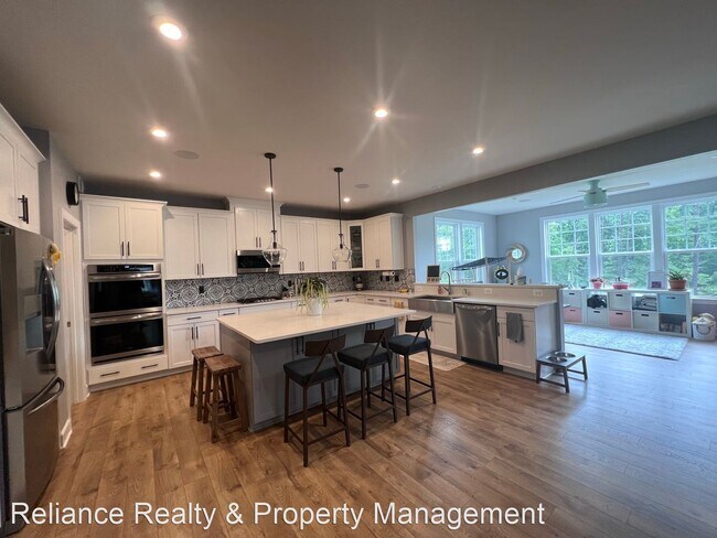 Foto del edificio - 5 br, 3.5 bath House - 8633 Belle Grove Way