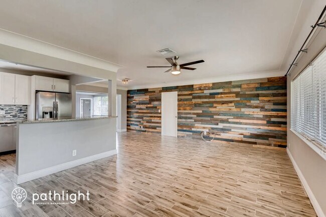 Foto del edificio - 6822 31st Avenue North