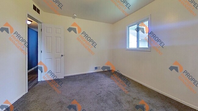 Building Photo - 2065 Alanson St