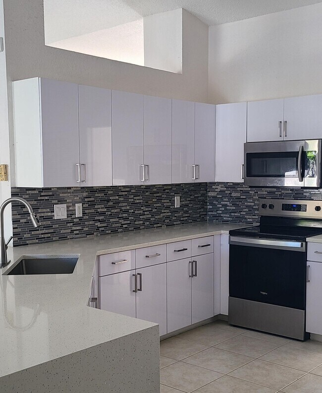 Building Photo - 10758 Cypress Bend Dr