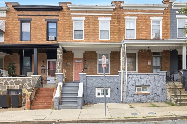 Building Photo - 2728 E Chase St
