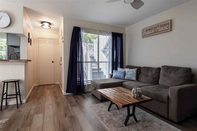 Foto del edificio - 3506 Cove View Blvd