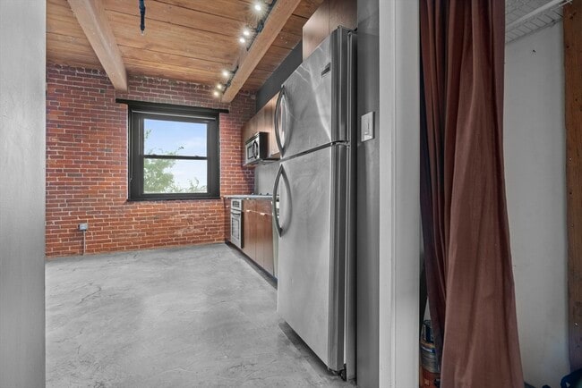 Building Photo - 90 Wareham St