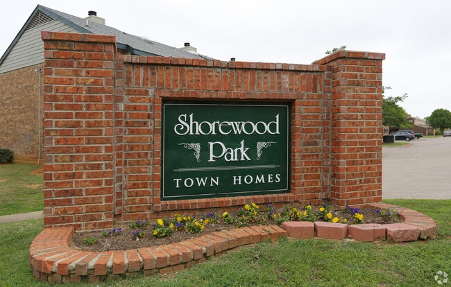 Building Photo - Shorewood Park Townhomes