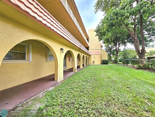 Building Photo - 10762 La Placida Dr