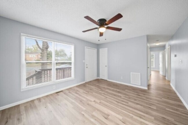 Foto del edificio - 3 Bedroom 1 Bath Home - Recently Refreshed