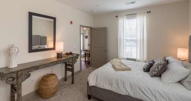 Gorgeous primary bedroom - Watercourse