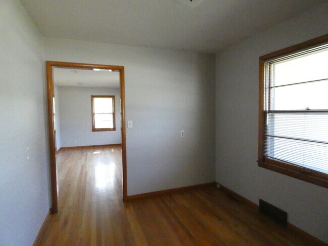 Building Photo - 2401 NE Vivion Rd