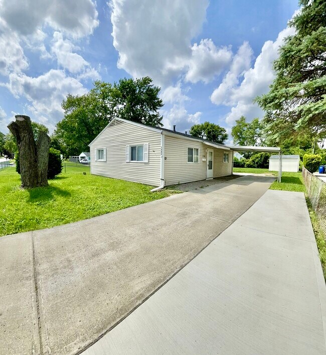 Building Photo - 1382 Southfield Dr S