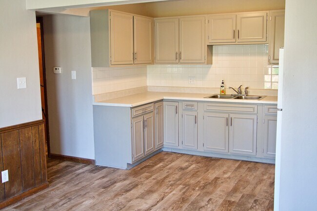 Cocina - 3408 N Ten Mile Dr