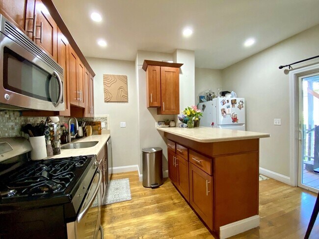 Foto del edificio - 512 E 3rd St
