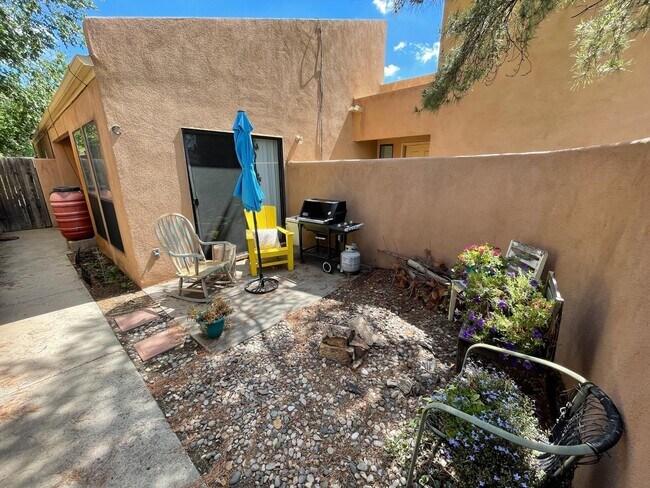 Foto del edificio - 5320 Heritage Way NE