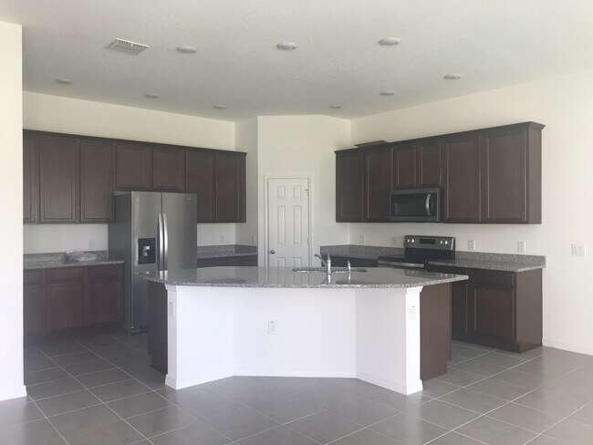 Photo - 4 Bedroom at Heart of Windermere!!! Tile t... House