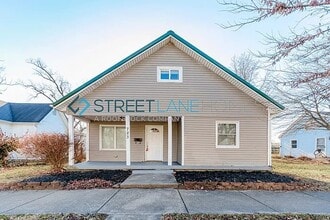 Building Photo - 723 3rd St