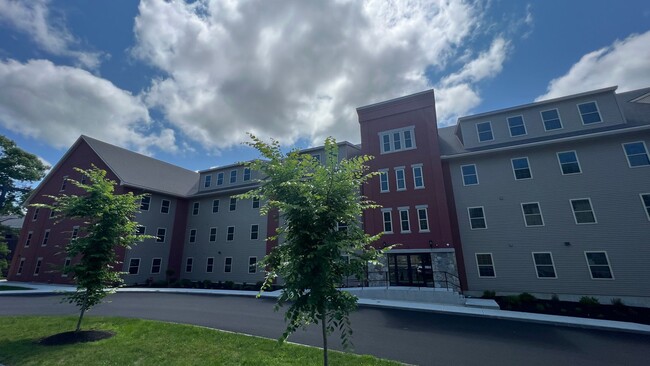 Building Photo - Fownes Mill-Large Rooms-Heated Garage-Welc...