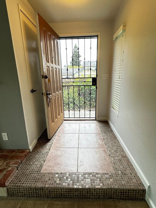 Building Photo - Single Story townhome, water/sewer paid by...