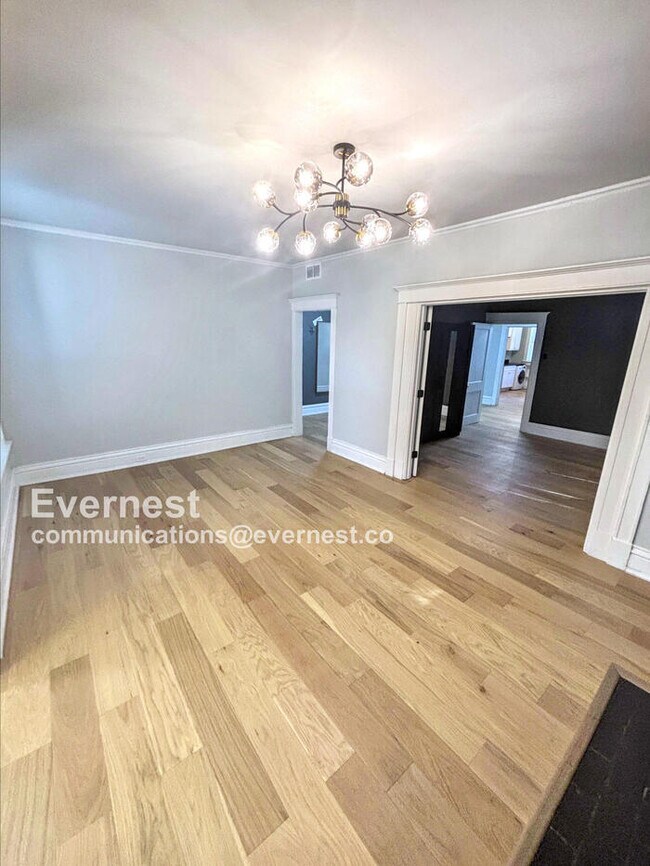 Foto del edificio - 4166 Russell Blvd