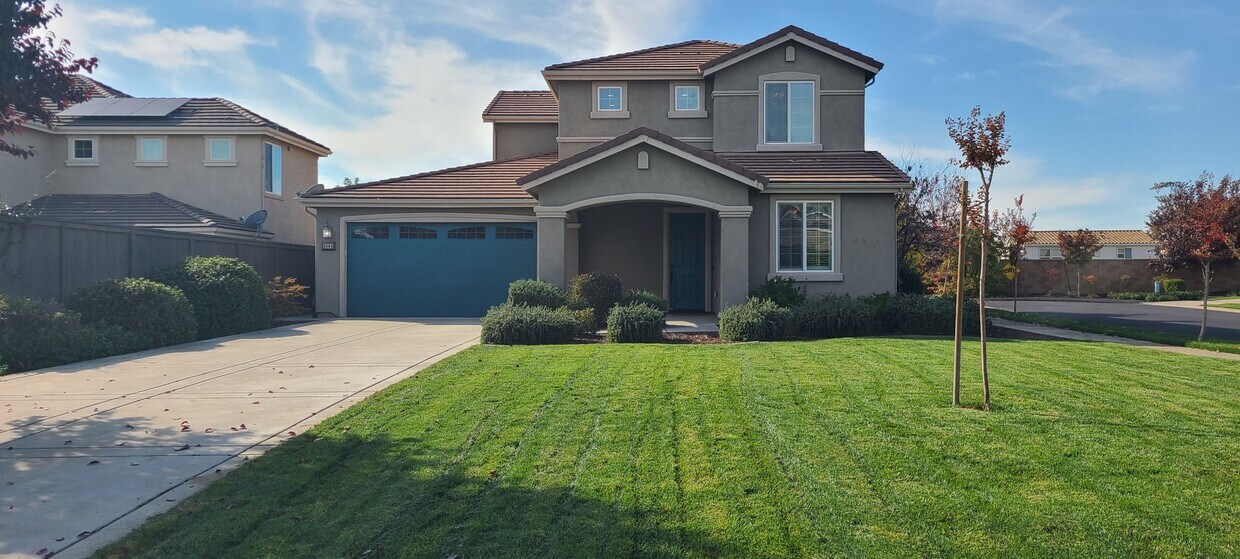 Primary Photo - BEAUTIFUL SINGLE-FAMILY HOME IN BLACKSTONE...