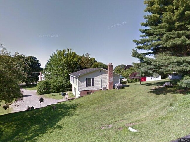 Building Photo - 2 Tiffany Ln