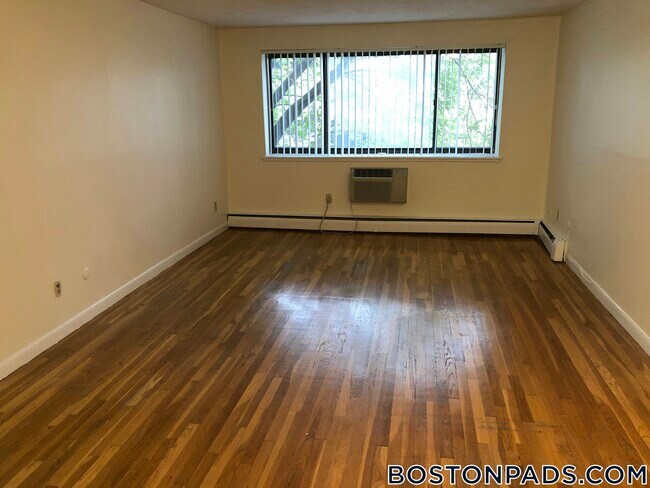 Foto del edificio - 122 Dustin St