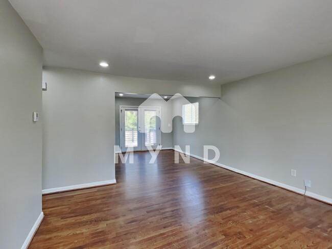 Building Photo - 212 7th Ave