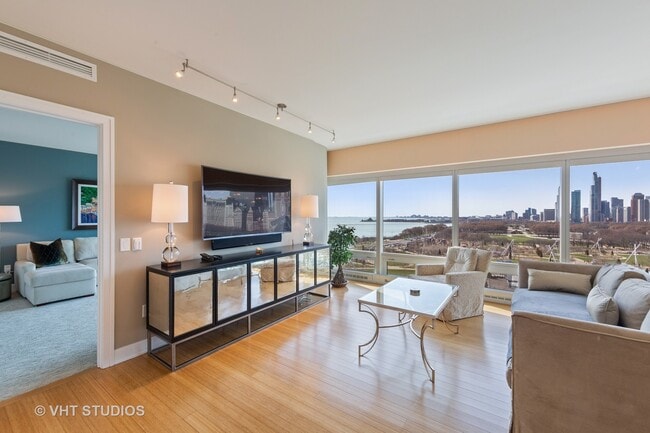 Building Photo - 340 E Randolph St