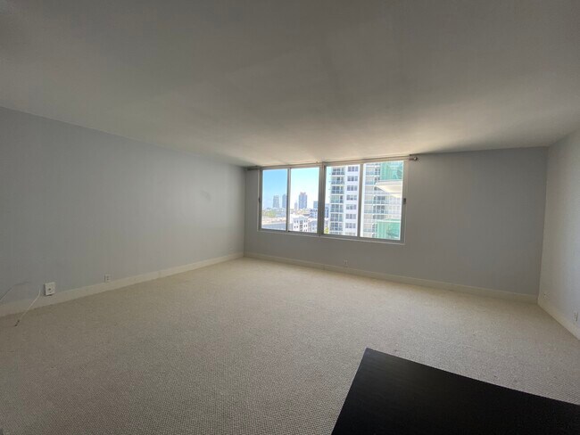 Estudio espacioso en alquiler - 1000 West Ave