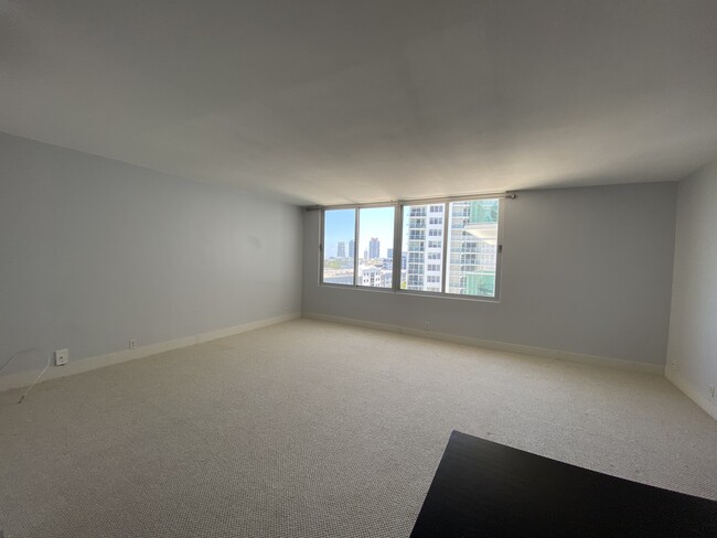 Spacious Studio for Lease - 1000 West Ave