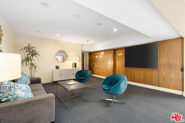 Building Photo - 277 E Alejo Rd