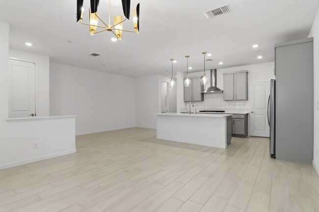 Foto del edificio - Experience refined living in this beautifully appointed 3-bedroom, 2.5-bathroom townhome spanning...
