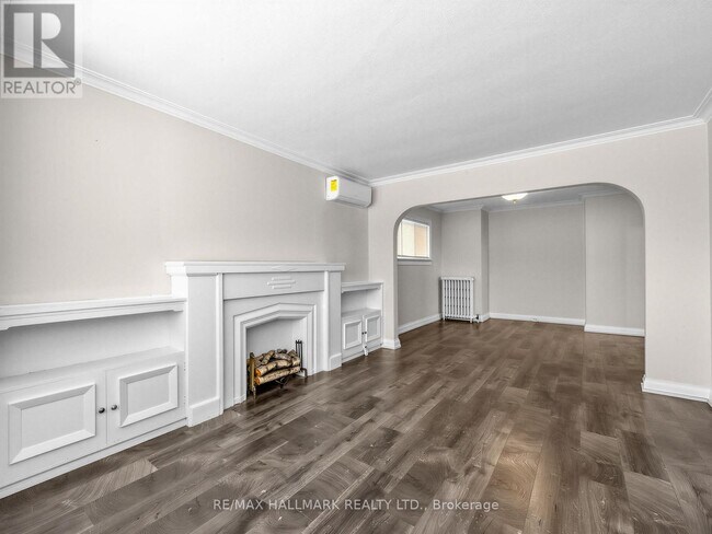 Building Photo - 18 Roblin Ave