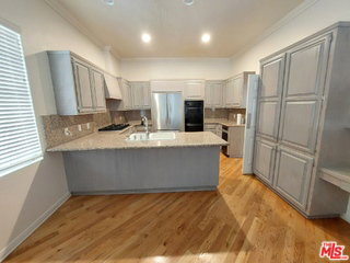 Foto del edificio - 1808 Franklin Canyon Dr