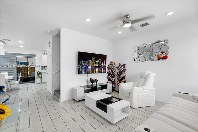 Foto del edificio - 1042 SE 23rd Terrace