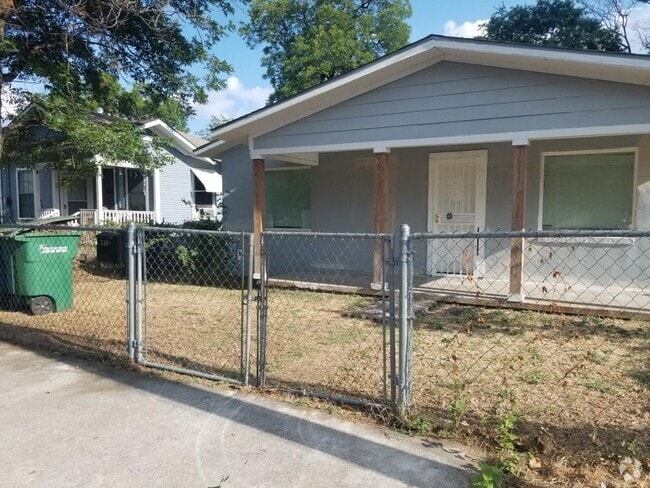Building Photo - 530 Mercedes St