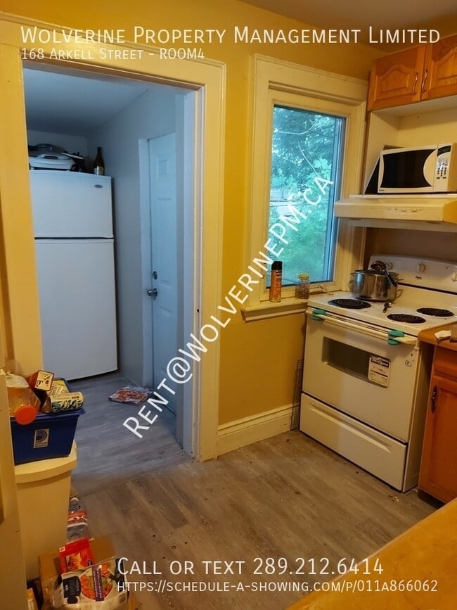 Building Photo - Student Housing-McMaster