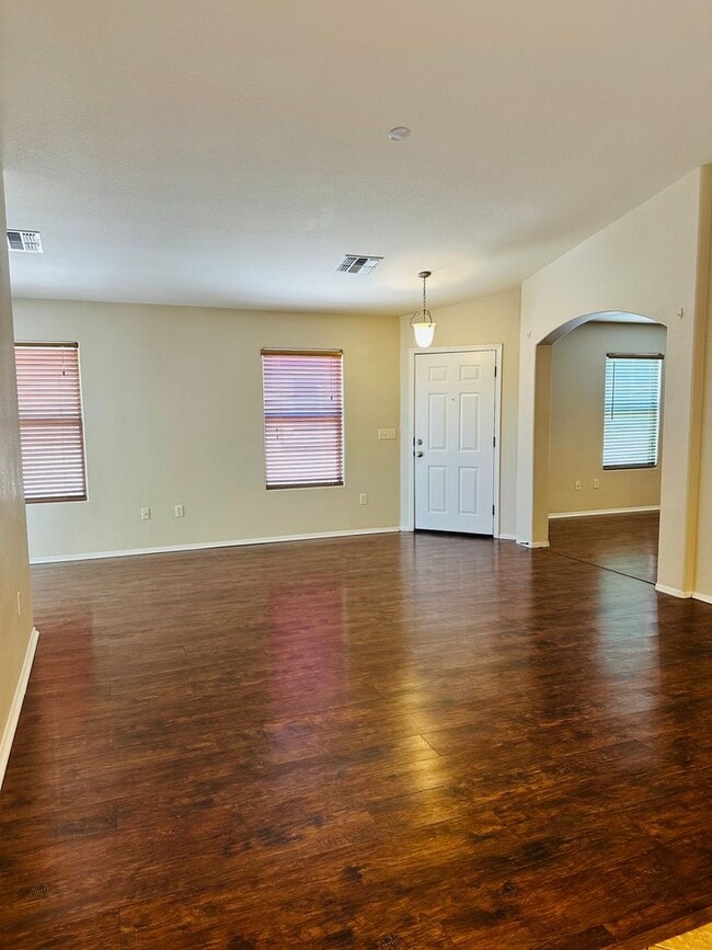 Building Photo - RANCHO DEL LAGO - 3 Bedroom 2 Bath - Priced Right!