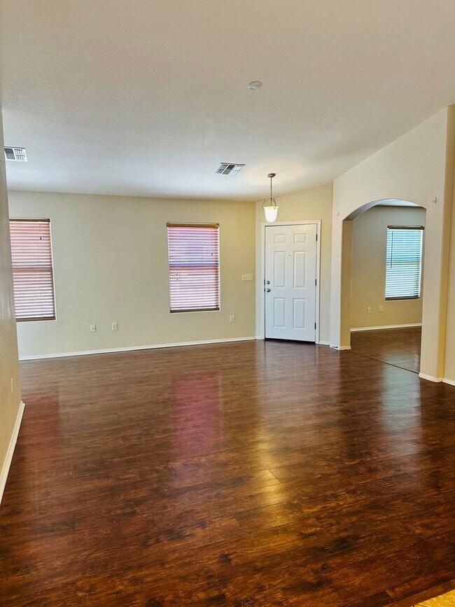 Foto del edificio - RANCHO DEL LAGO - 3 Bedroom 2 Bath - Priced Right!