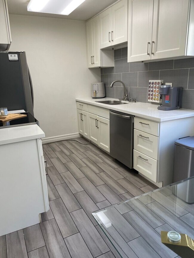 Foto del edificio - 8650 Belford Ave