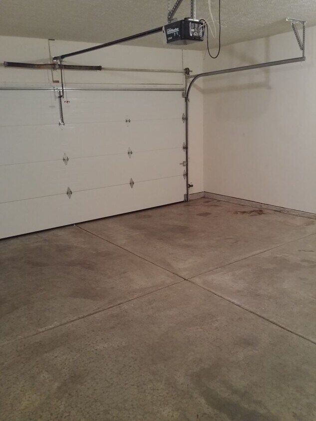 Building Photo - Ozark- Beautiful 3 bedroom 2 bath