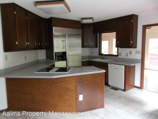 Building Photo - 5 br, 3 bath House - 3004 Stonehenge Ct.